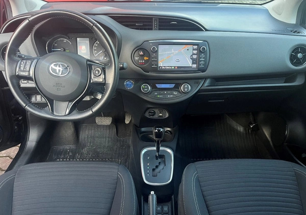Toyota Yaris cena 59900 przebieg: 123512, rok produkcji 2018 z Iłża małe 301